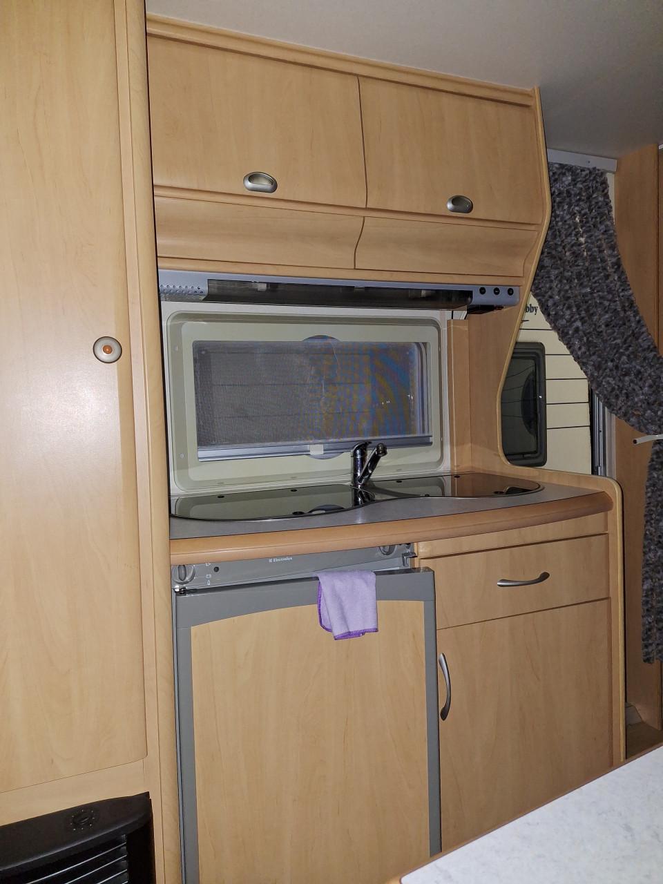 Caravan hobby de luxe 500 kmf 3 pers stapelbed