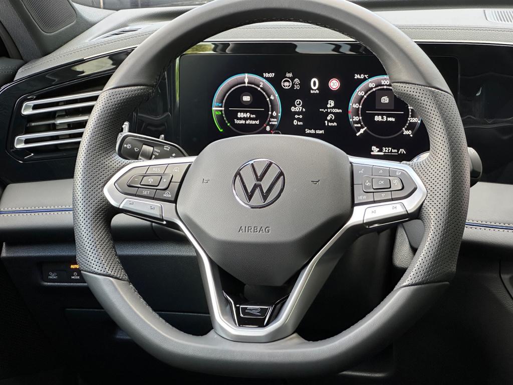 Volkswagen Tiguan 1.5 ehybrid r-line | black line | 360 camera | trekhaak |