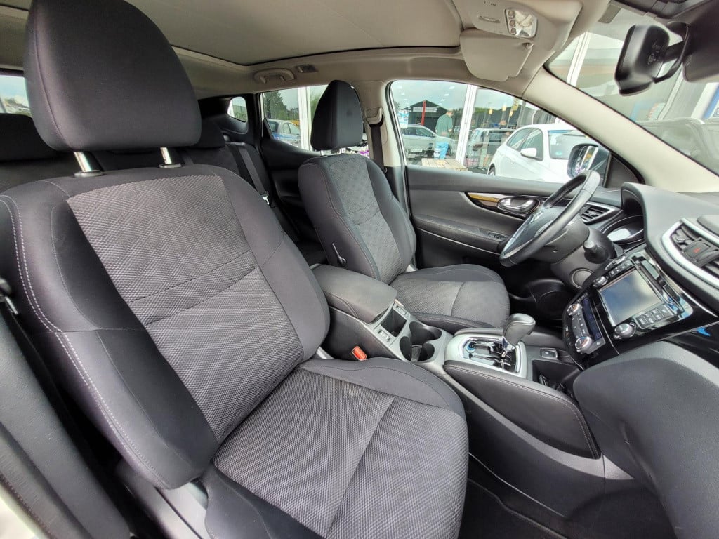 Nissan Qashqai 1.2 n-vision automaat panoramadak 360 camera navi