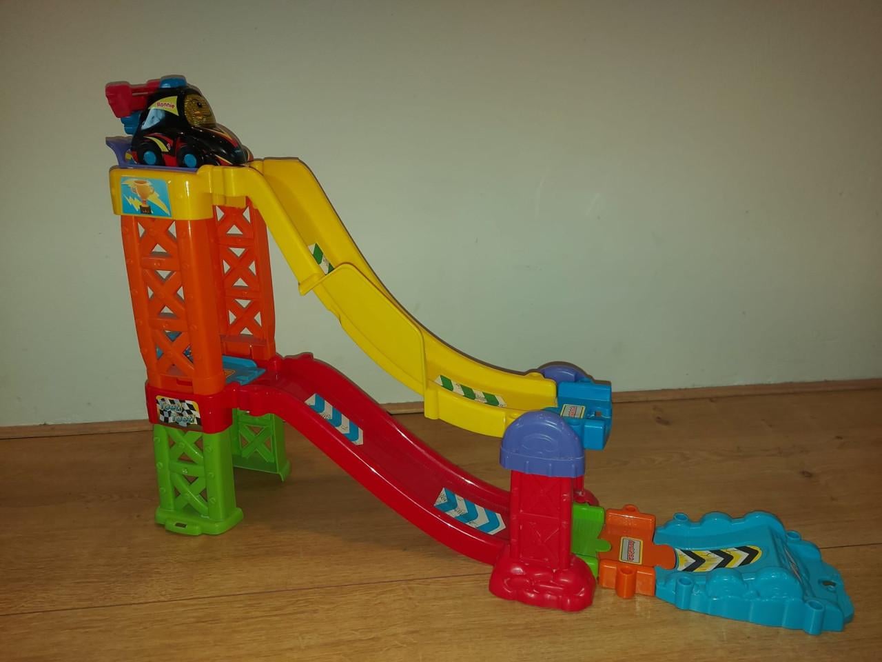 Z.g.a.n. Vtech Toet Toet 3-in-1 racebaan met Ronnie auto