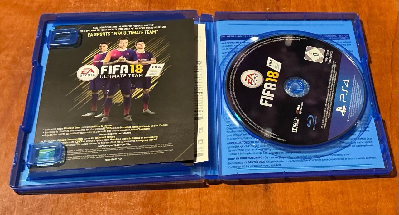 Playstation 4 slim 1 Tb met controllers en games