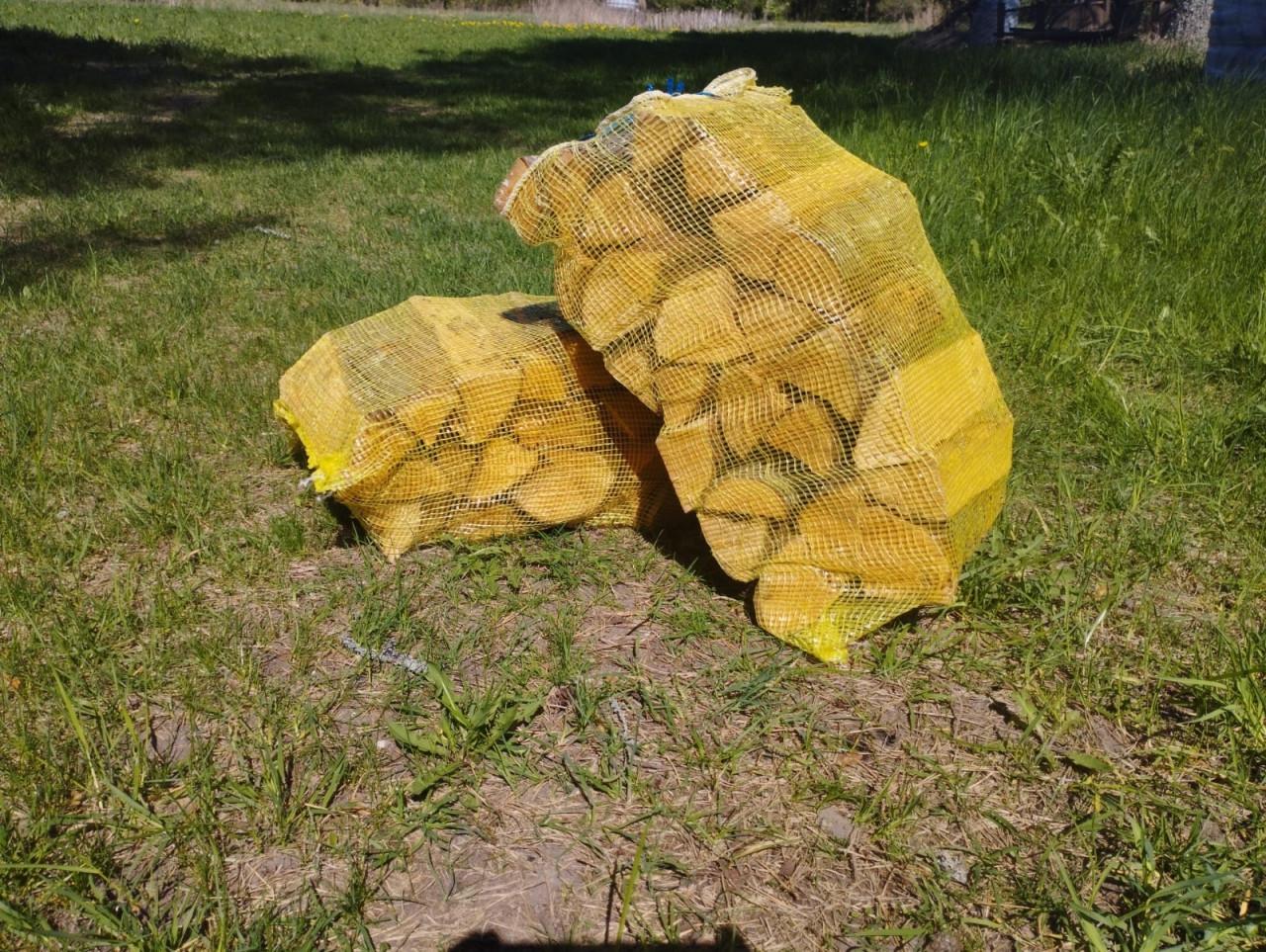 Op=op: Haardhout in 40 liter zakken; Droog en Stookklaar.