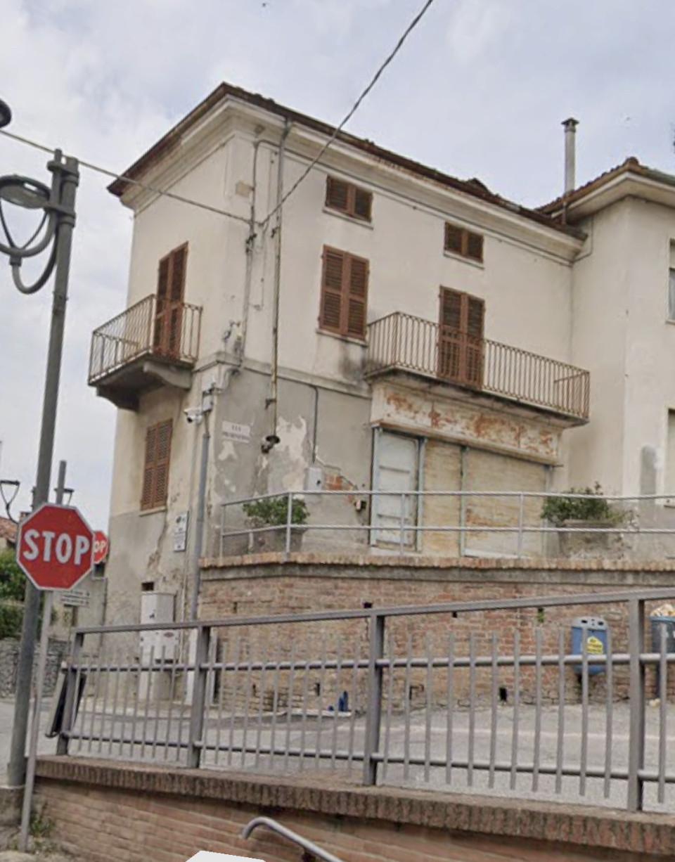 Huis Italie 150m2 4 verdiepingen montechiaro