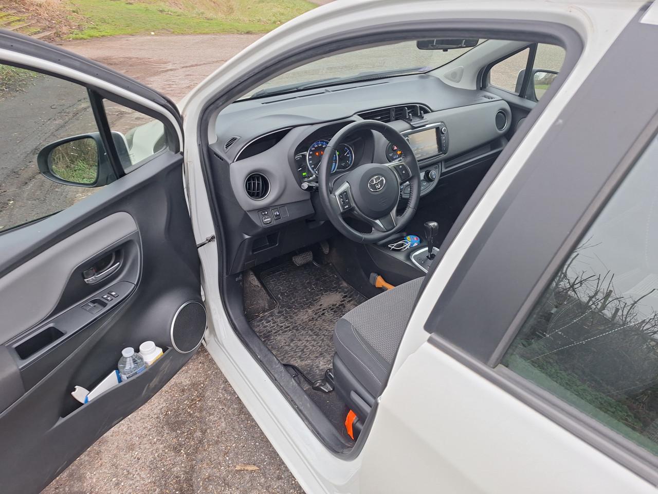 Toyota yaris hybride 2015