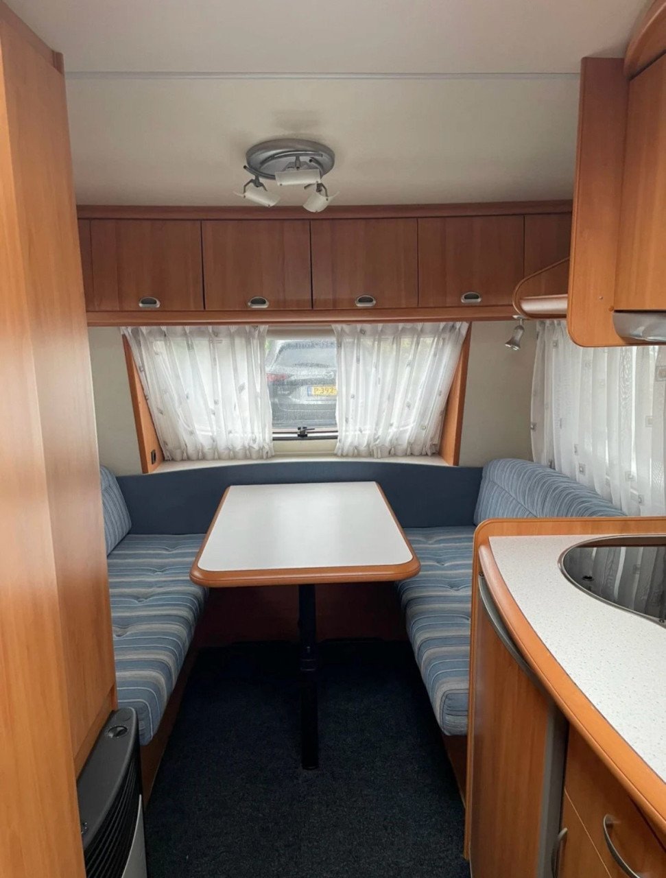 Hobby De Luxe 400 KB Easy 2006 | Complete & Zeer nette staat!
