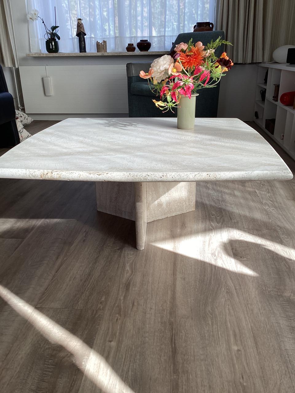 Salontafel vintage van travertin