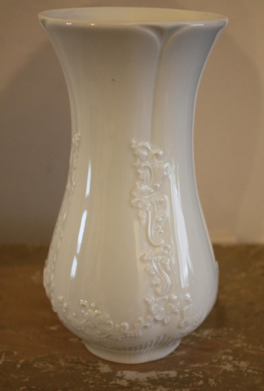 Witte vaas met bewerking nr2