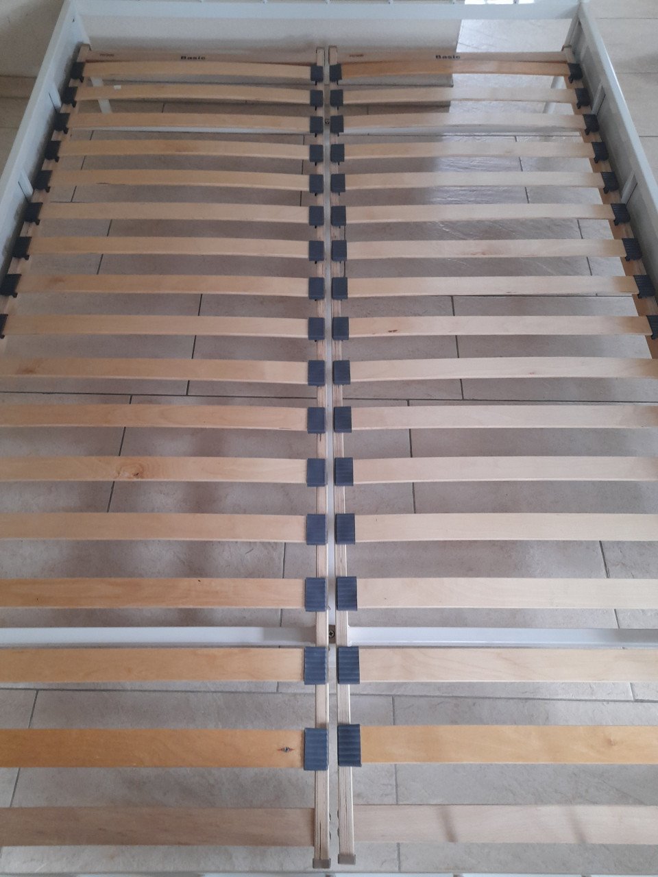 140 x 200 Metalen bed (in goede staat ) eventueel met matras!