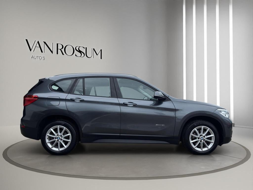 BMW X1 sdrive18i executive | verwarmde sportstoelen | camera | led | trekha