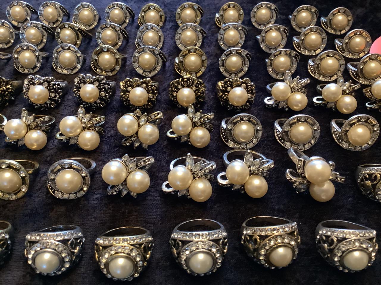 Partij hele mooie ringen ( partij 121) AANBIEDING !!!!!!