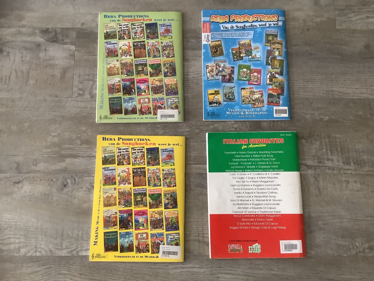 4x Bladmuziek: o.a. Dit Songboek zocht ik nr. 11 + 18,  Made in Holl 6 etc.