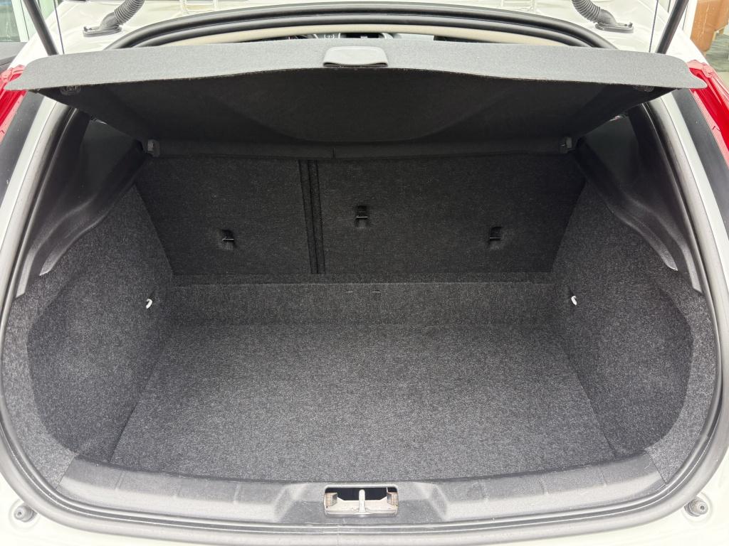 Volvo V40 t2 123pk aut6 polar+| navi| cruise| stoel.verw| led| pdc