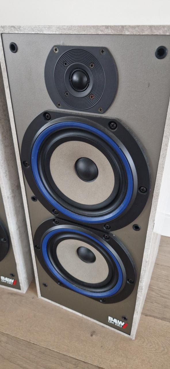 B&W 220i speakers