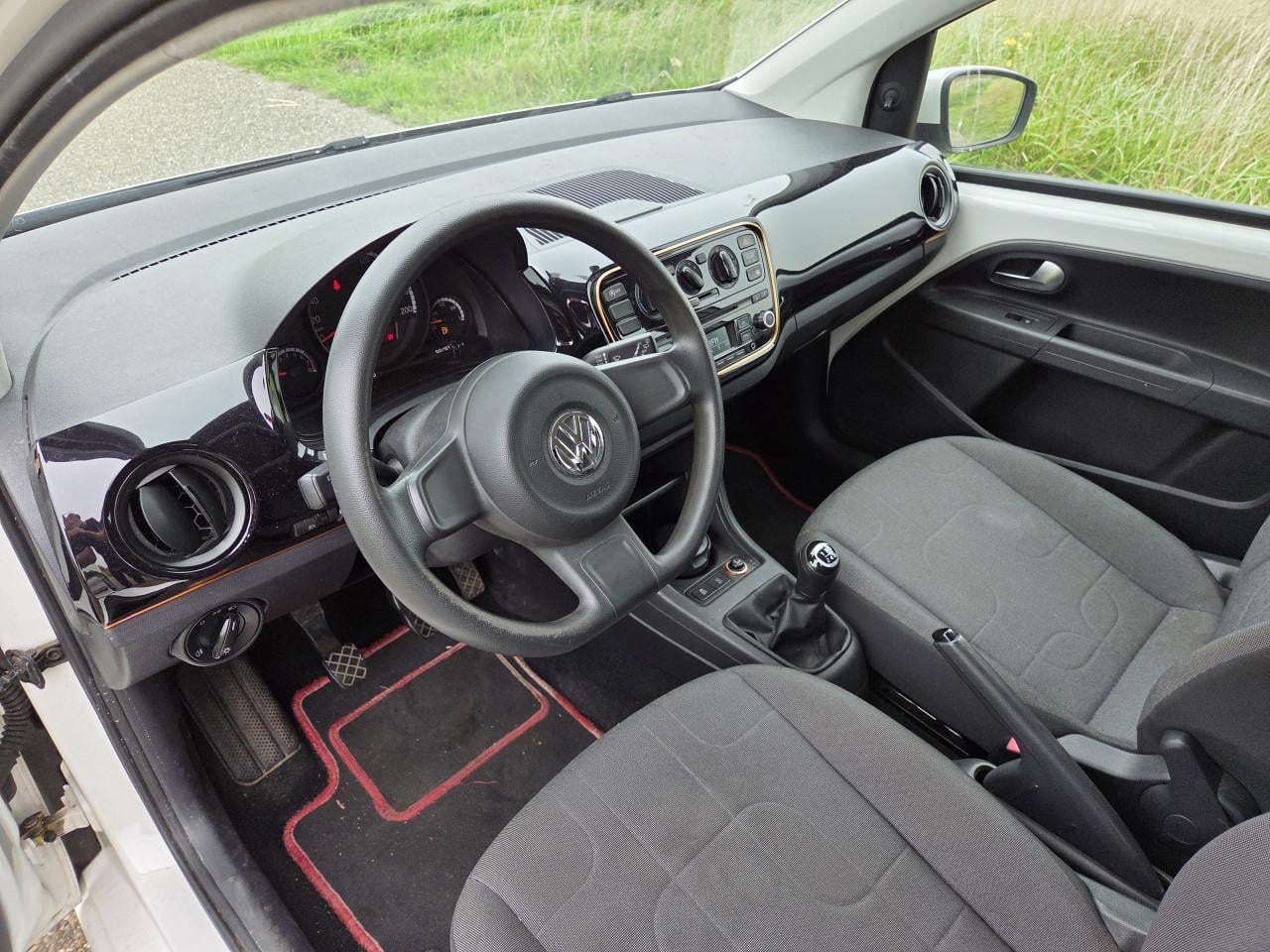 Volkswagen Up!1.0 | 2014 | 67.983 km | Airco | BTW-auto