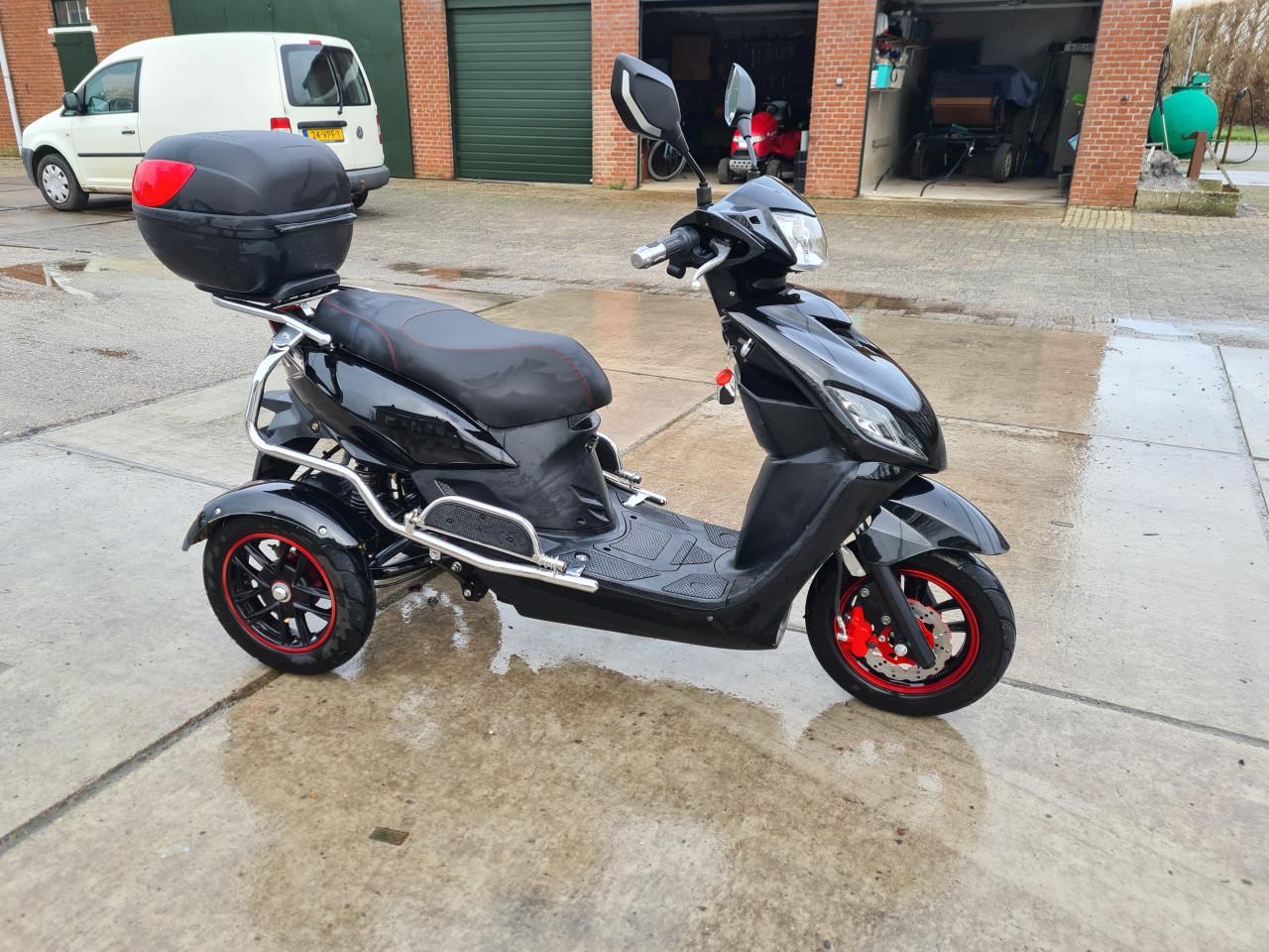 Scootmobiel , IVA, T3 zwart, 3-wielscooter