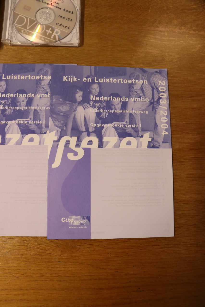 Kijk- en luistertoets Nederland Kaderberoepsgerichte leerweg 2003/2004