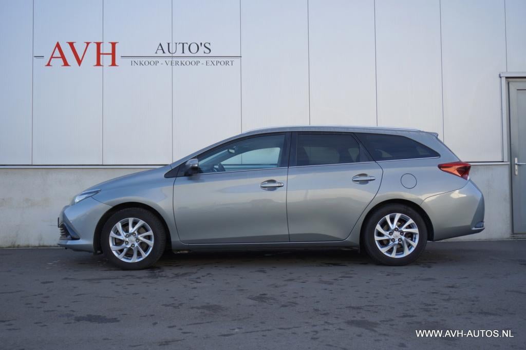 Toyota Auris touring sports 1.8 hybrid lease