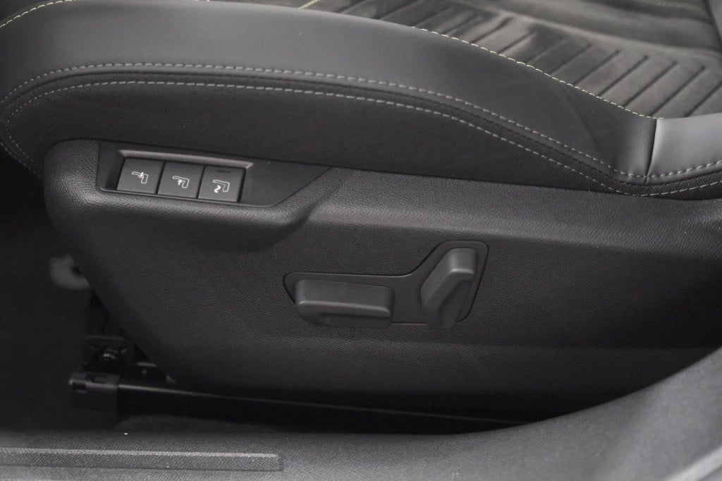 Peugeot 2008 puretech 130 eat8 gt | 360 camera | stoelmassage | adaptieve c