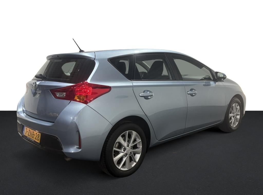 Toyota Auris 1.6 now | lage km-stand |