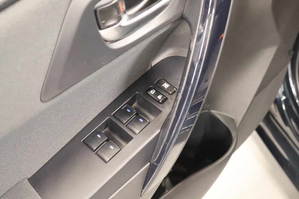 Toyota Auris 1.8 hybrid lease