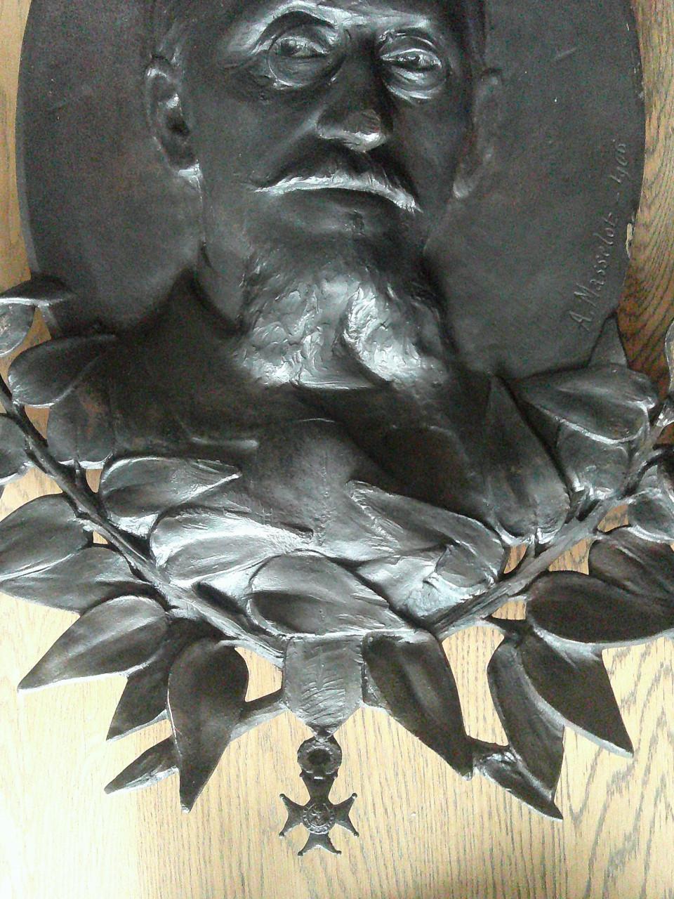 GROTE BRONZEN PLAQUETTE 1906, GESIGNEERD A.MASSELOT