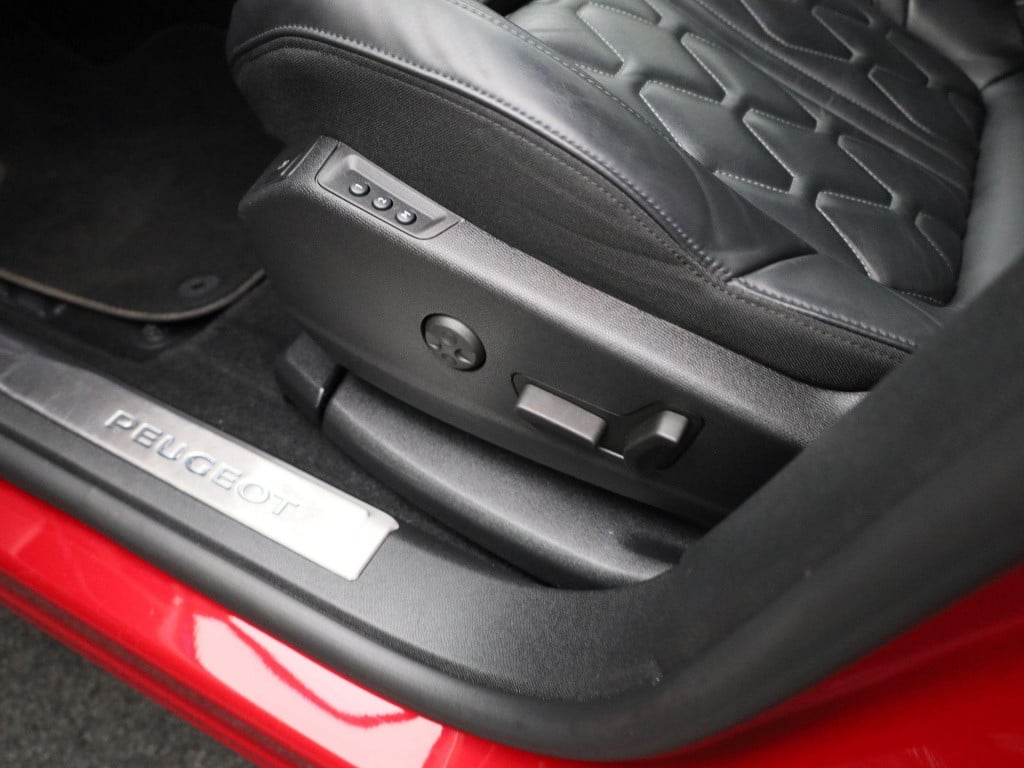 Peugeot 3008 1.6 hybrid 225 gt pack business | automaat | leder | trekhaak 