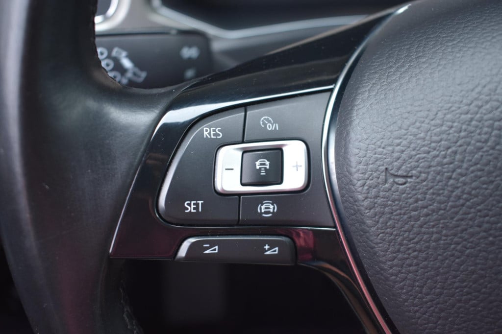 Volkswagen T-roc 1.0 tsi | virtual cockpit | trekhaak | apple carplay | and