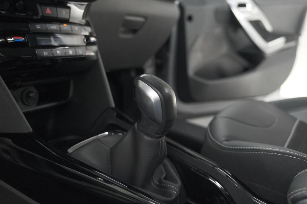 Peugeot 2008 puretech 110 allure | trekhaak | apple carplay | parkeersensor