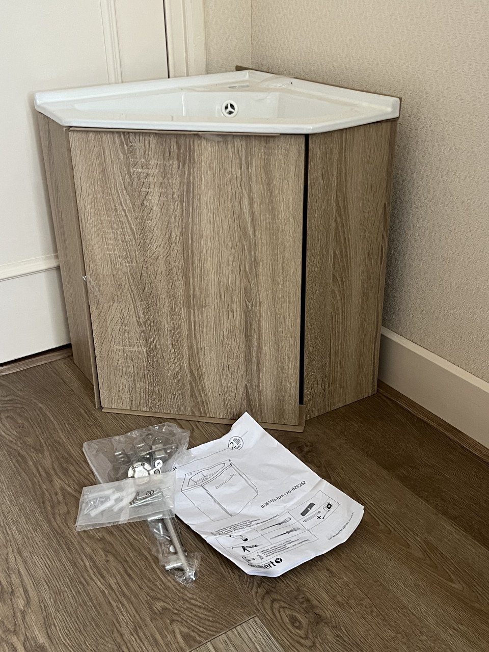 Allibert hoekkastje voor toilet of badkamer