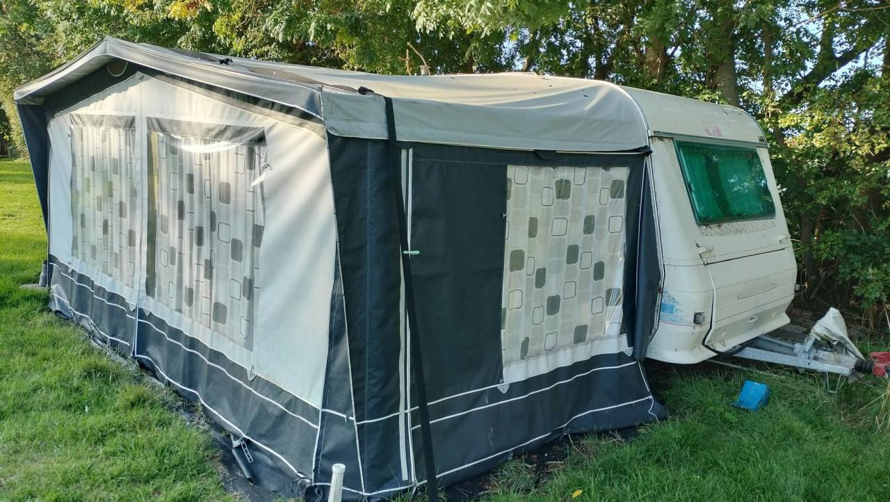 Adria 520 1999 met voortent