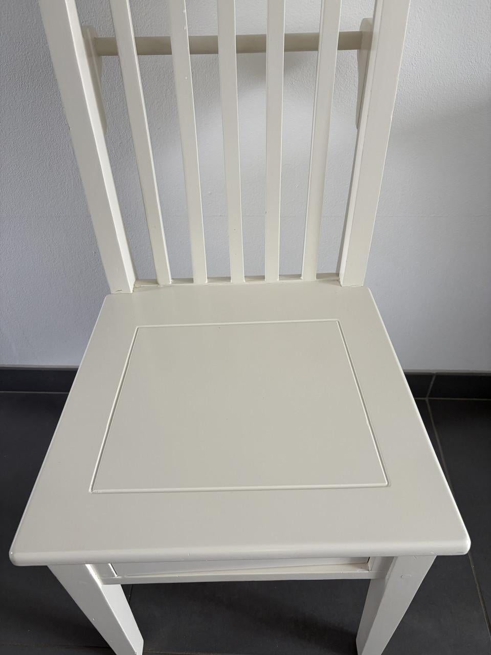 Houten garderobestoel met opberglade