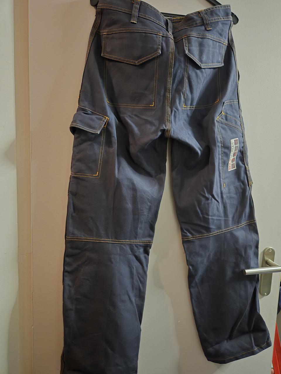 Mascot Multisafe Visp werkjas Mt M en werkbroek Maat 48 in donkerblauw..