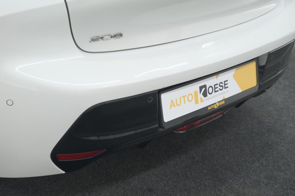 Peugeot 208 puretech 100 eat8 allure pack | camera | navigatie | apple carp