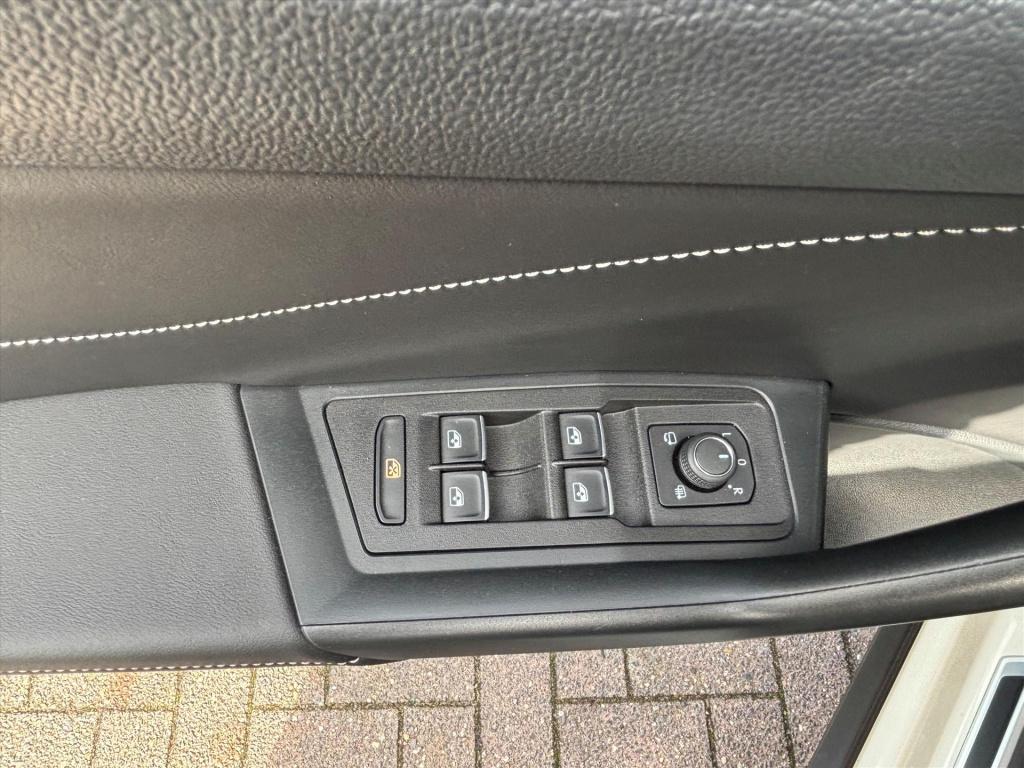 Volkswagen T-roc 1.5 tsi 150pk 7-dsg r-line|elek.klep|camera|dode hoek|iq l