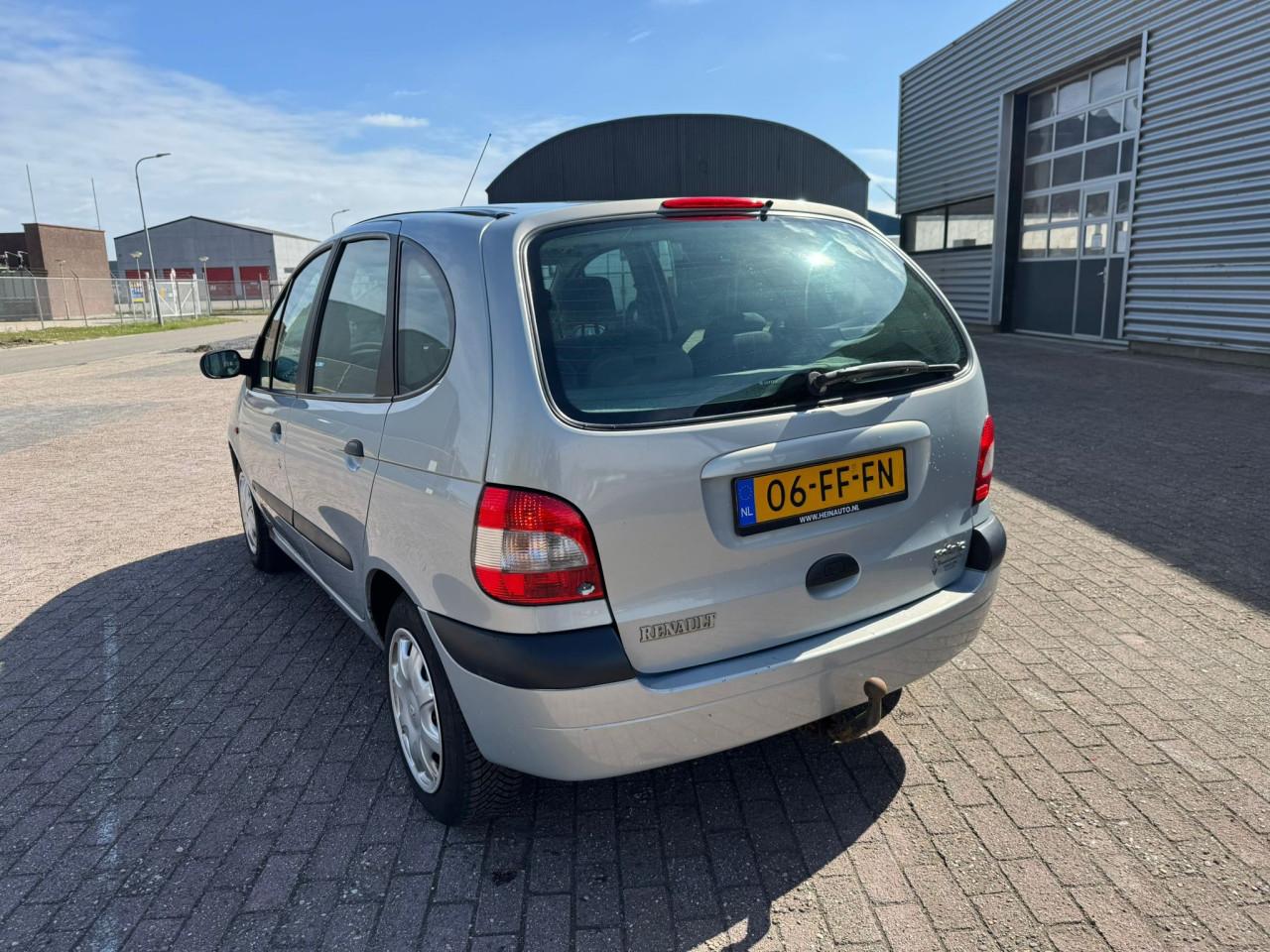 Renault senic  bj 2000  1400 euro