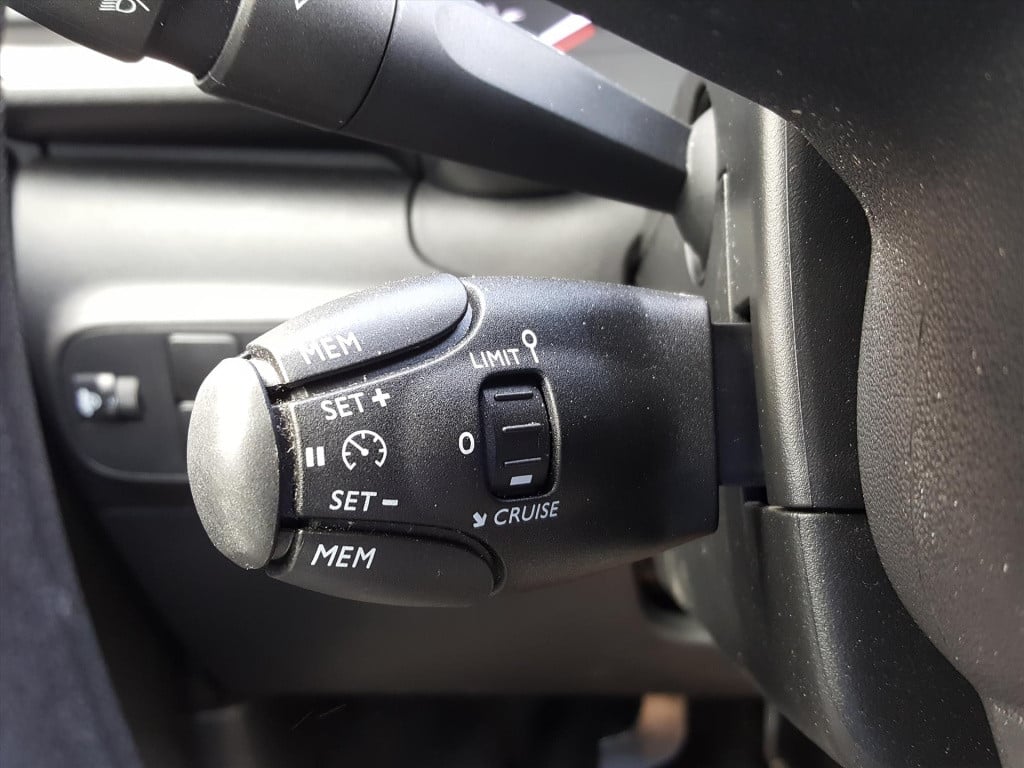 Citroen C3 1.2 puretech 83pk s&s plus navigatie | apple carplay & android a