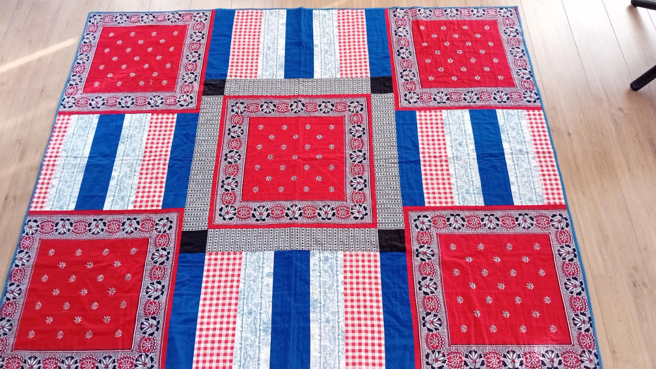Groot zeeuwse quilt boerenzakdoek 190x160 cm