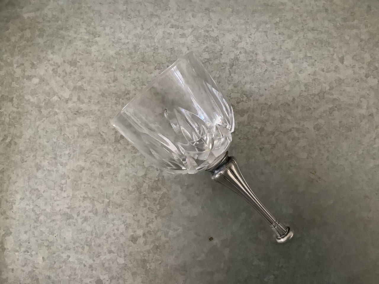 Kristallen Tafelbel met een Tinnen Handvat