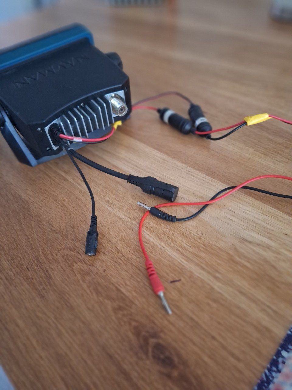 Marifoon met vhf antenne
