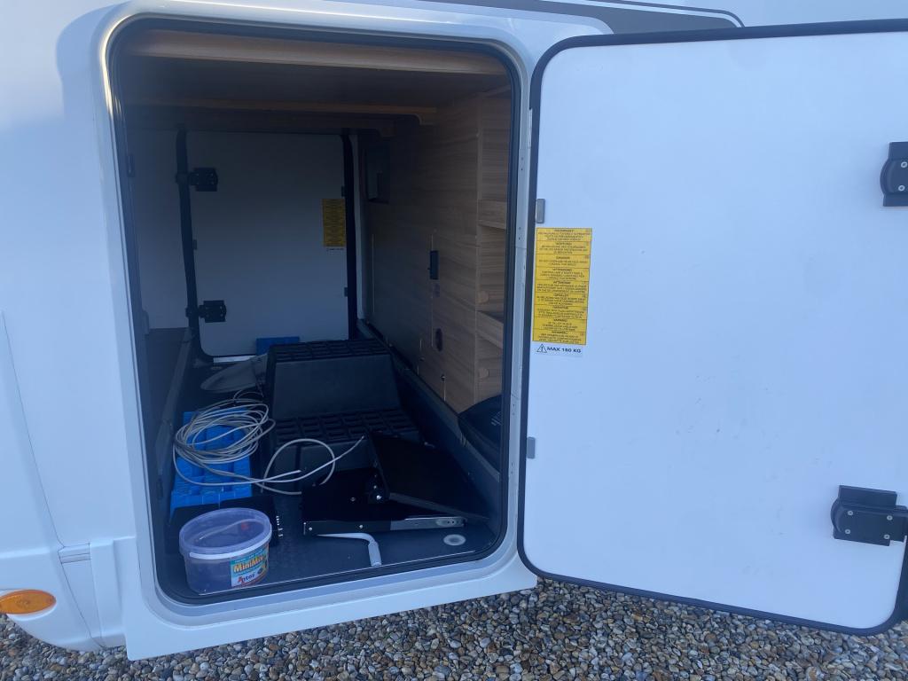 Adria Onbekend matrix 670dl luxe gezinscamper vol comfort en vrijheid! zate