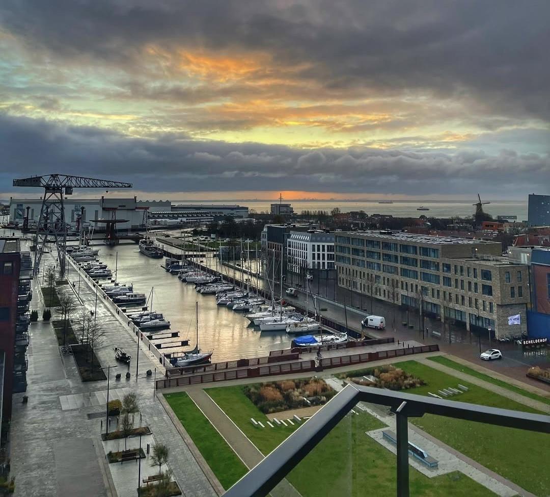 Ligplaats voor boot in Dokhaven Vlissingen