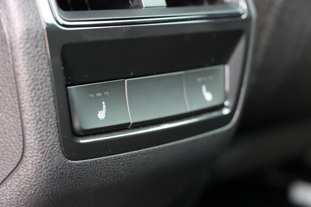 Skoda Karoq 1.5 tsi sportline 150pk dsg7 voor+achterbankverwarming | stuurv