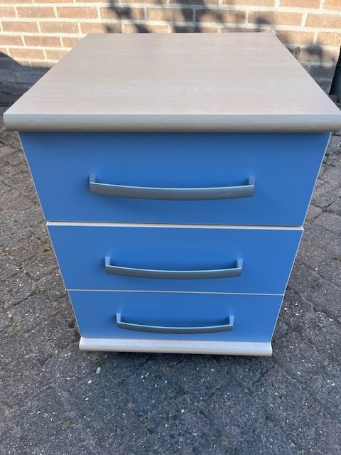 Kinderbureau inclusief ladenblok en bureaustoel
