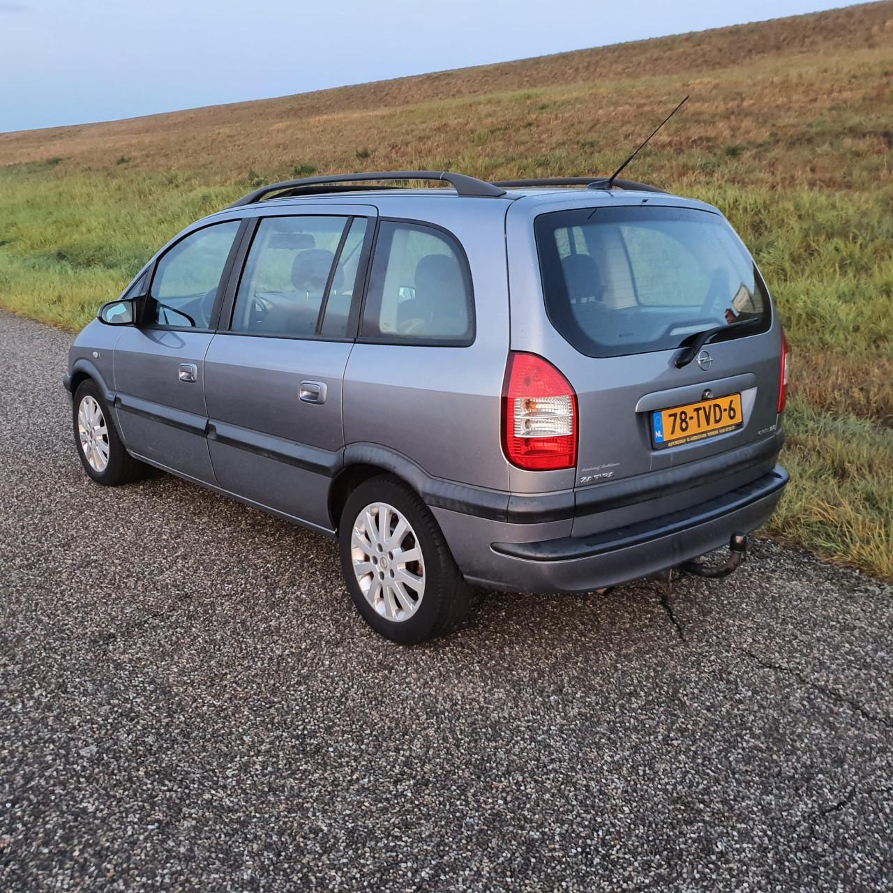 Opel Zafira 2.2 16V Elegance Automaat