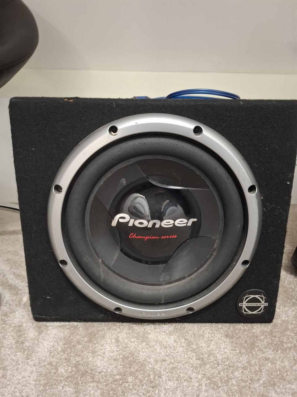 Pioneer subwoofer met versterker