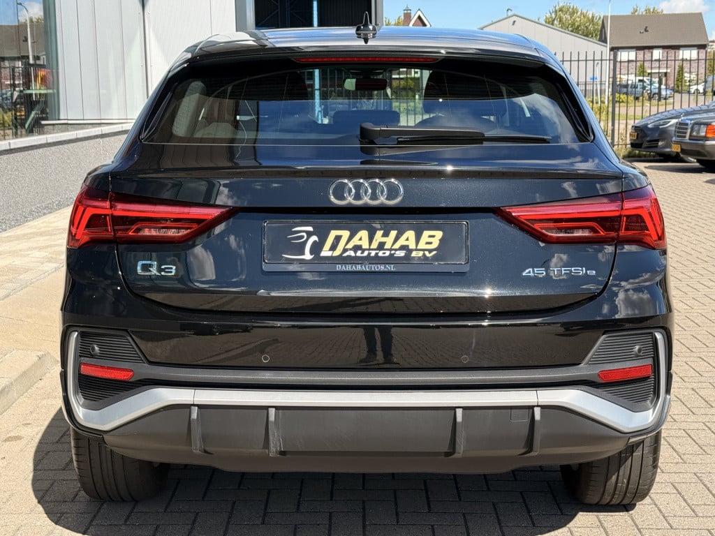 Audi Q3 sportback 45 tfsi e s-line | phev | matrix | stoelverwarming | digi