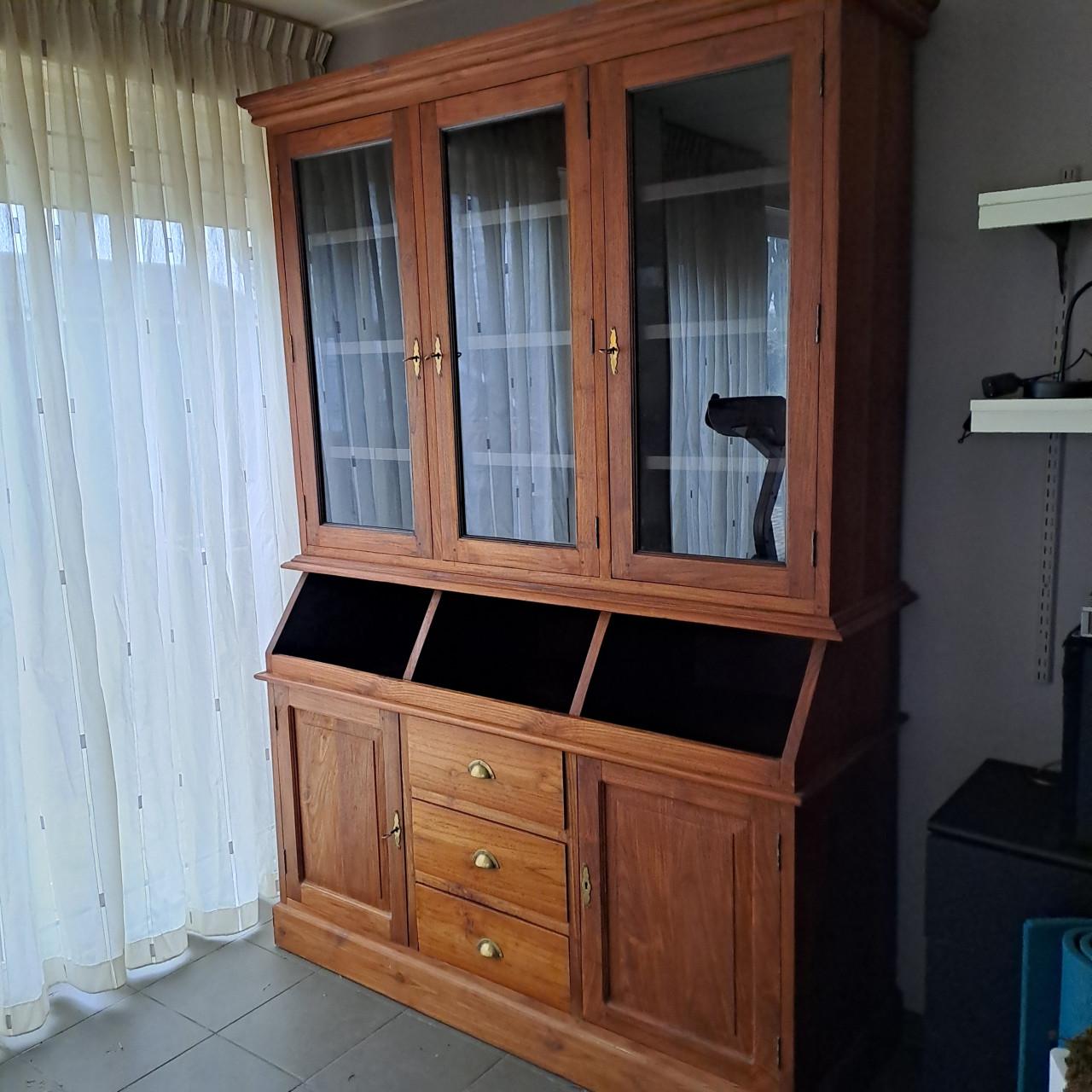 Teak houten vitrine kast