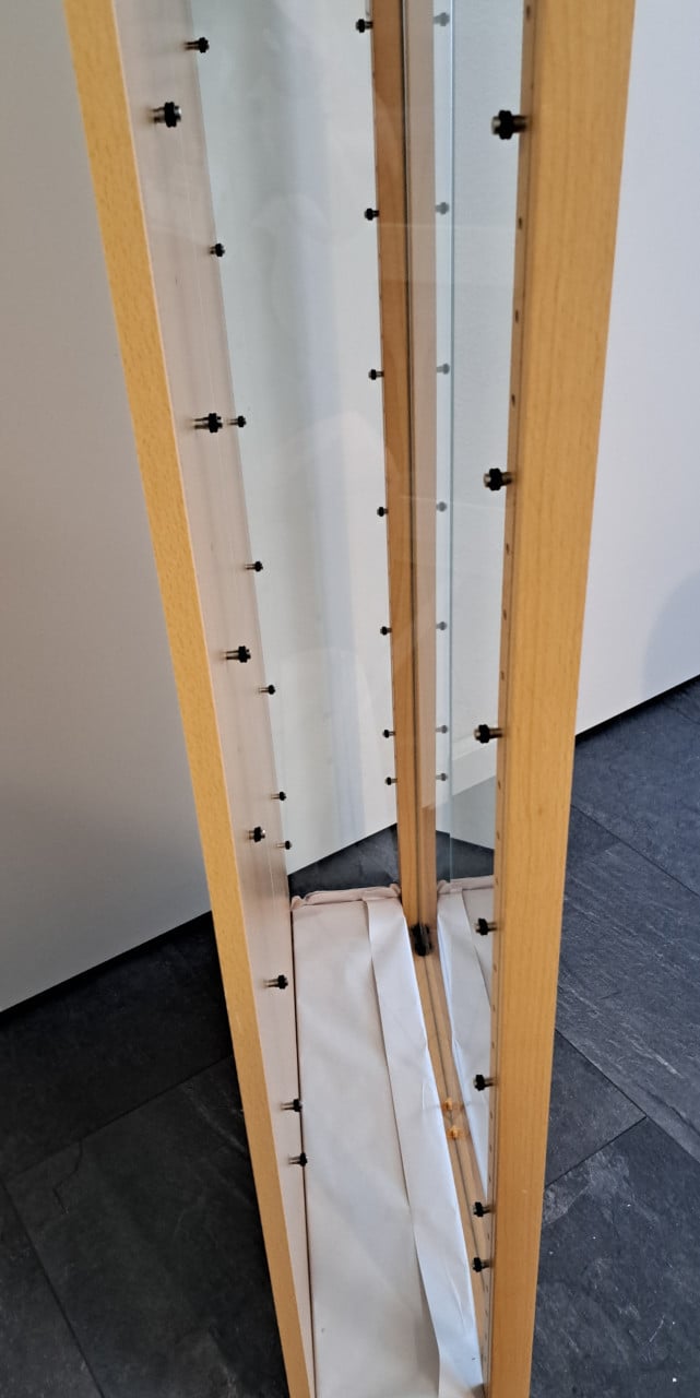 Mooie compacte vitrinekast
