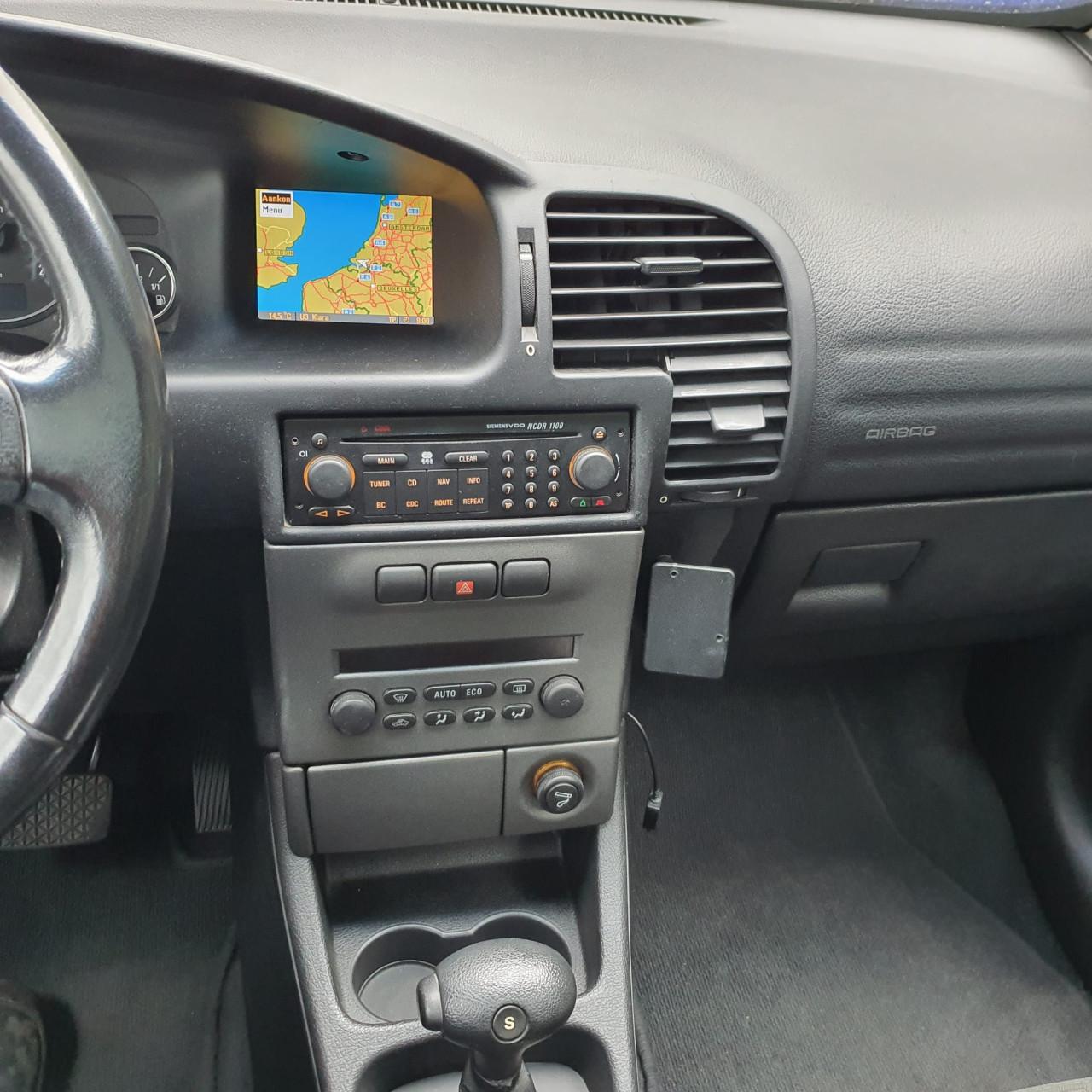 Opel Zafira 2.2 16V Elegance Automaat