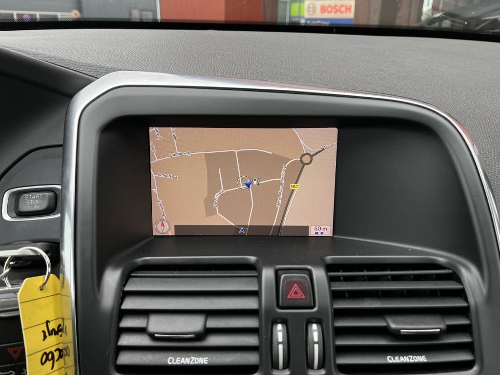 Volvo XC60 2.0 d4 fwd polar+ aut | leer | pano | zeer lage km. stand!